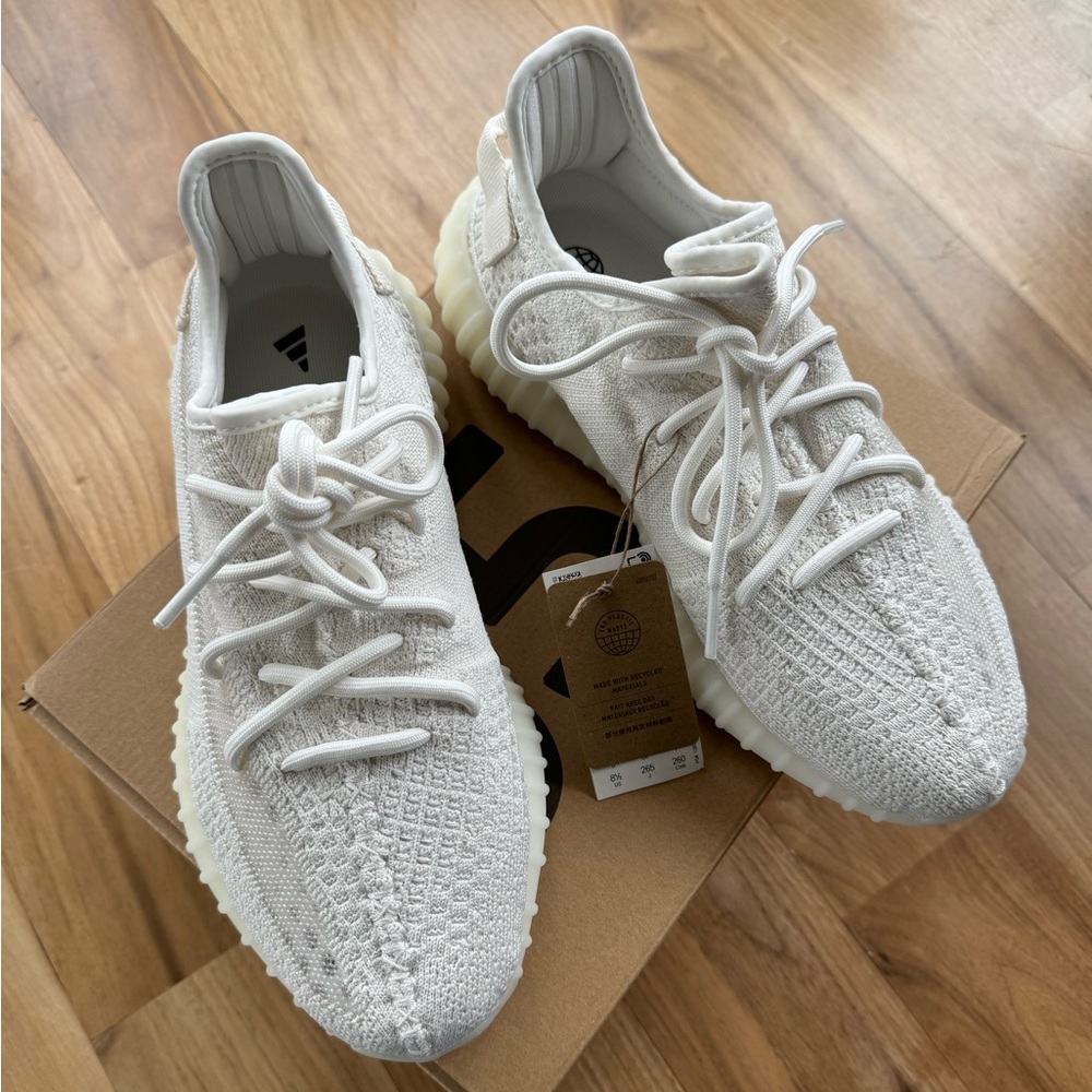 YEEZY BOOST 350 V2 Beige Size 8.5 NEW!